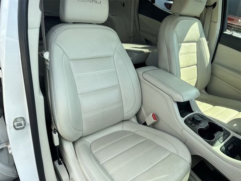 Used 2021 GMC Acadia Denali w/ Denali Technology Package image 32