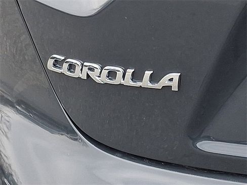 Used 2025 Toyota Corolla LE image 30