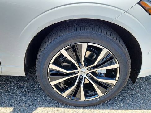 New 2025 Volvo XC60 B5 Plus w/ Protection Package Premier image 18