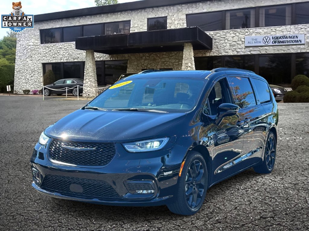 Used 2025 Chrysler Pacifica Limited FWD image 2