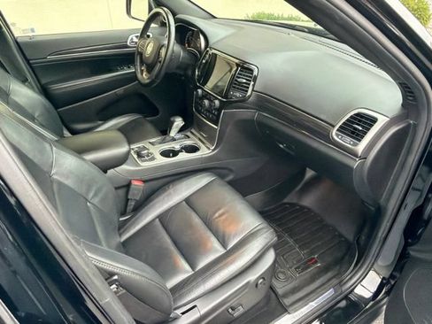 Used 2019 Jeep Grand Cherokee Limited w/ Trailer Tow Group IV AWD/4WD image 16