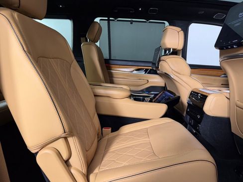 Certified 2024 Jeep Grand Wagoneer Series III w/ Rear Seat Video Group 1 AWD/4WD image 35