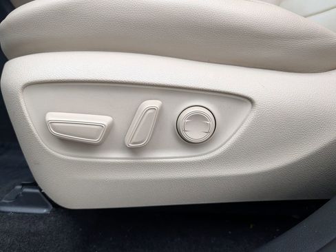 Used 2023 Toyota Highlander XLE image 20