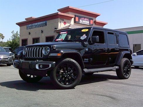 Used 2023 Jeep Wrangler Unlimited Sahara AWD/4WD image 1