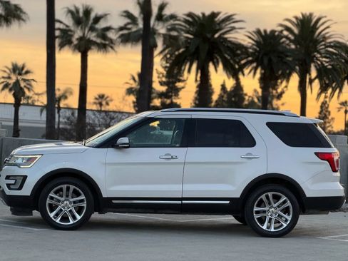 Used 2017 Ford Explorer Limited FWD image 2