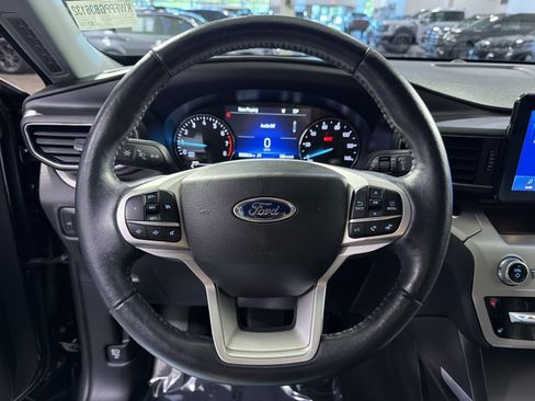 Used 2023 Ford Explorer XLT w/ Equipment Group 202A AWD/4WD image 27