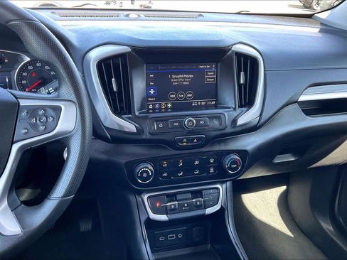 Used 2024 GMC Terrain SLE image 7