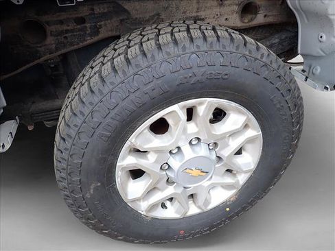 Used 2022 Chevrolet Silverado 2500 LT w/ Convenience Package AWD/4WD image 7