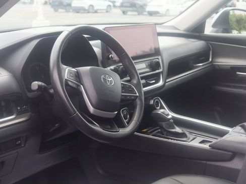 Used 2025 Toyota Grand Highlander AWD image 17