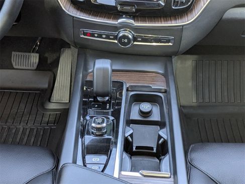 Certified 2023 Volvo XC60 B5 Plus w/ Climate Package image 20