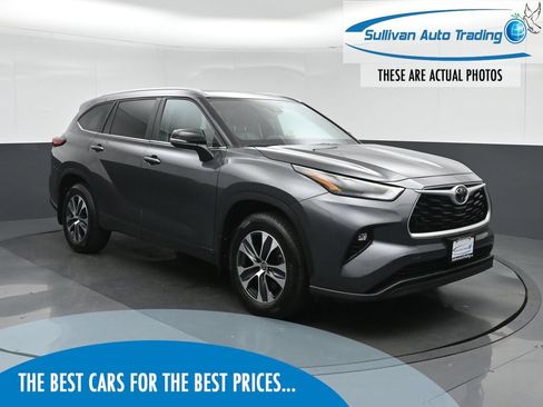 Used 2023 Toyota Highlander XLE FWD image 1
