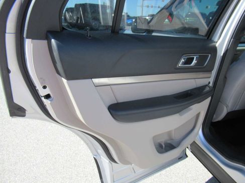 Used 2018 Ford Explorer XLT AWD/4WD image 19