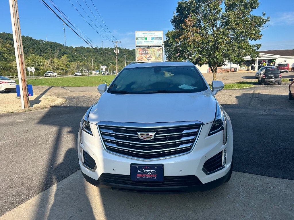 Used 2019 Cadillac XT5 Premium Luxury AWD/4WD image 2
