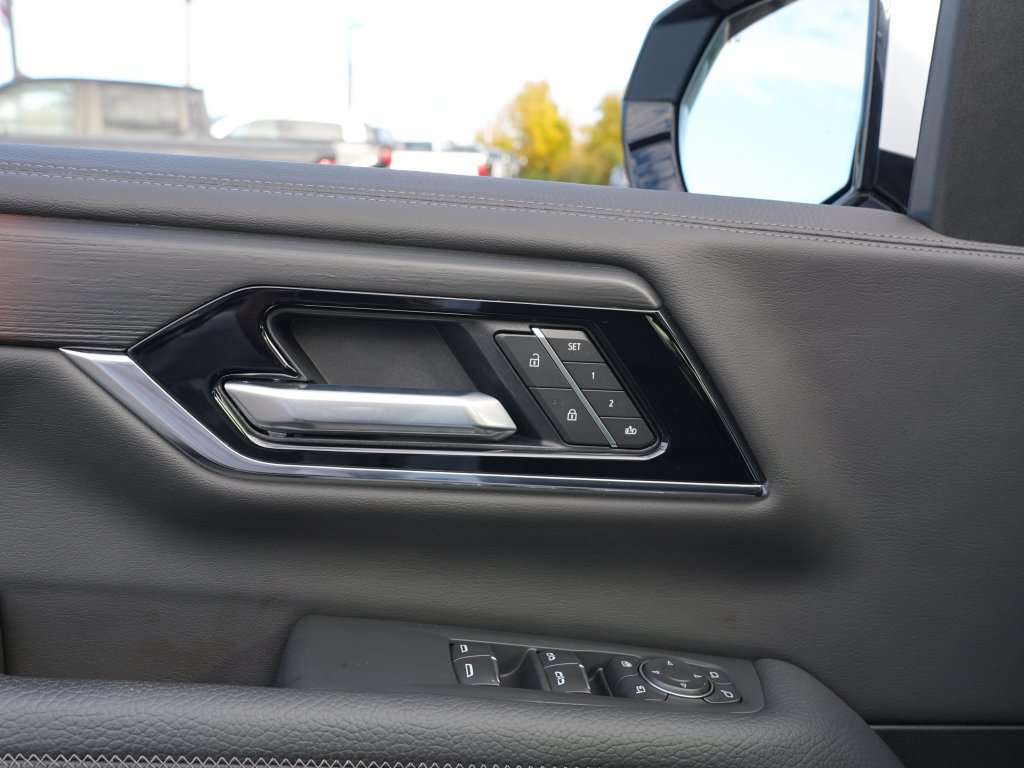 Used 2026 GMC Yukon XL Denali w/ Sun & Power Step Package AWD/4WD image 17