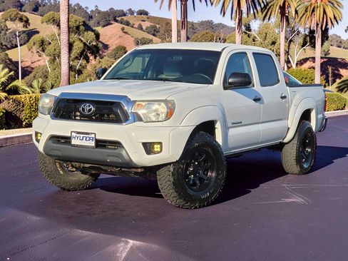 Used 2015 Toyota Tacoma PreRunner w/ SR5 Package RWD image 2