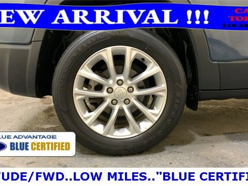 Used 2020 Jeep Cherokee Latitude w/ Cold Weather Group image 16