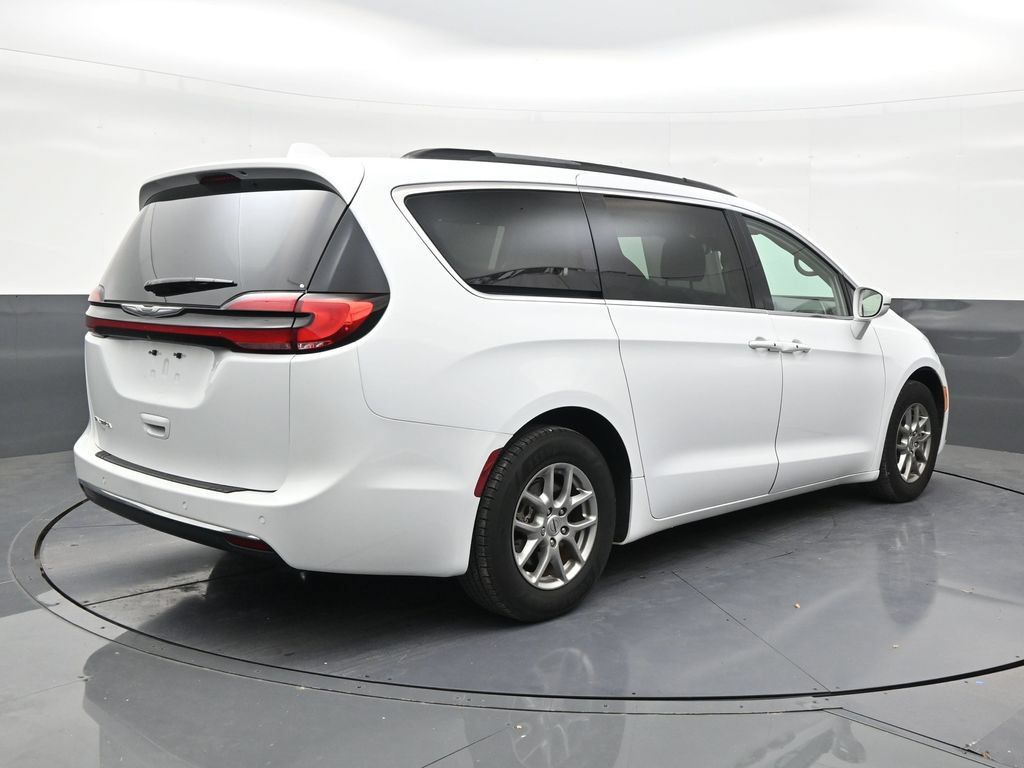 Used 2021 Chrysler Pacifica Touring FWD image 5