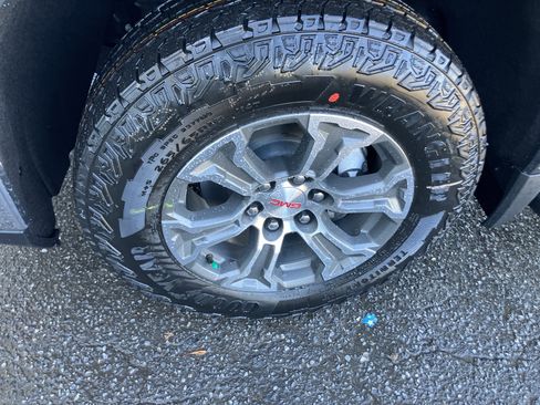 New 2026 GMC Sierra 1500 SLE image 2