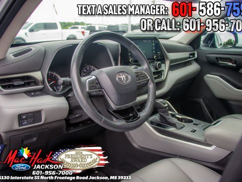 Used 2020 Toyota Highlander XLE FWD image 7