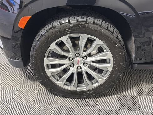 Used 2022 GMC Yukon Denali w/ Denali Premium Package image 12