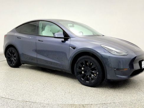 Used 2023 Tesla Model Y Long Range image 3
