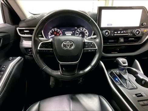 Certified 2024 Toyota Highlander XLE AWD/4WD image 6