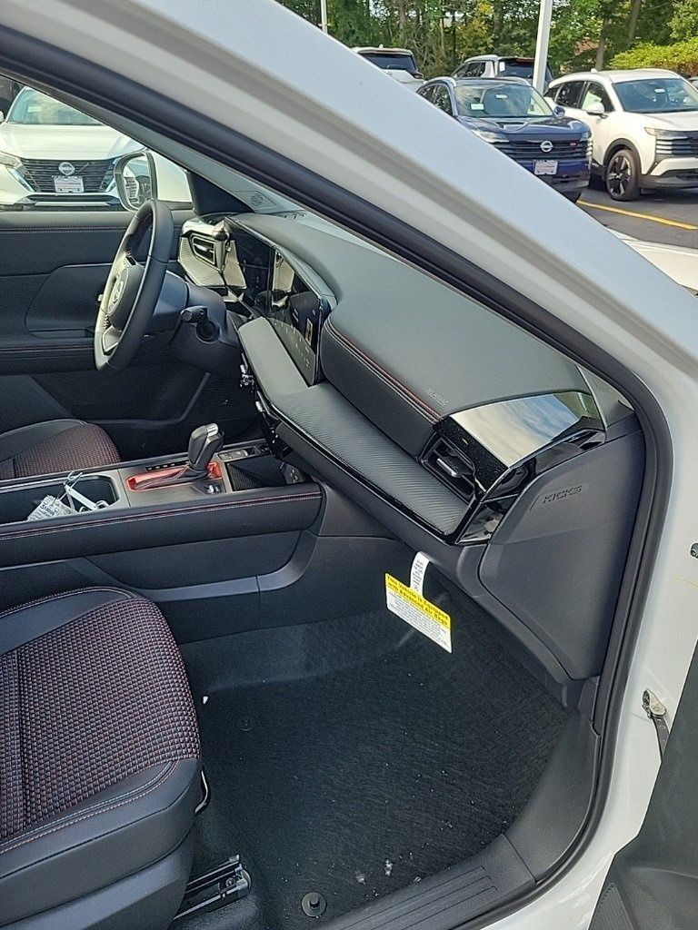 Used 2025 Nissan Kicks SR w/ SR Premium Package AWD/4WD image 17