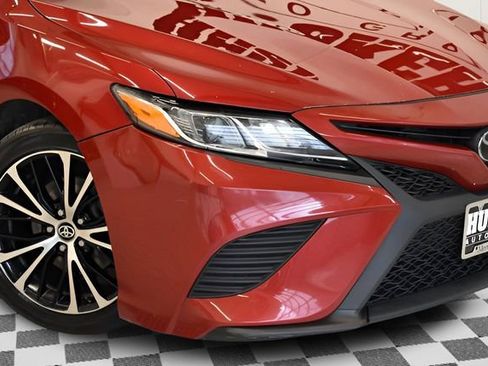 Used 2020 Toyota Camry SE FWD image 29
