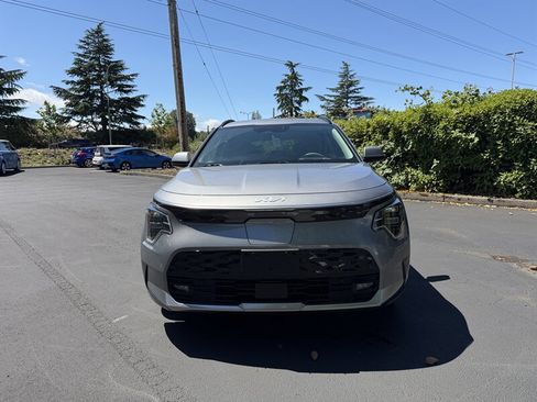Used 2023 Kia Niro Wave FWD image 4