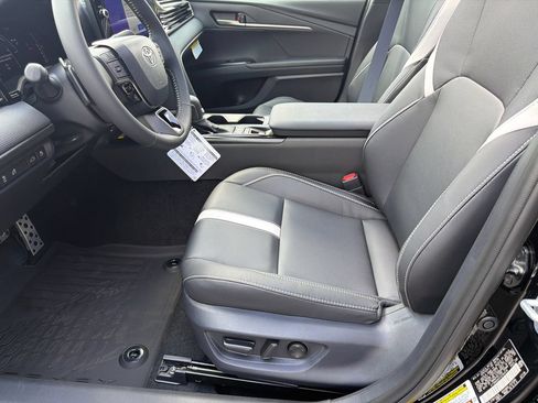 New 2026 Toyota Camry SE FWD image 17