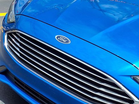 Used 2020 Ford Fusion SE FWD image 29