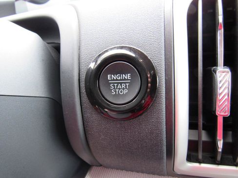 Used 2025 Ford Expedition Active image 20