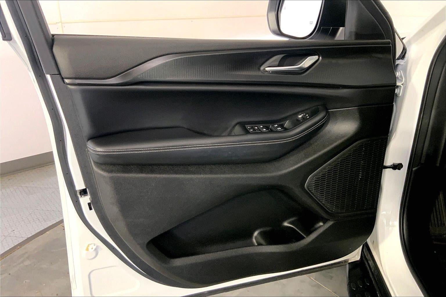 Used 2025 Jeep Grand Cherokee L Laredo w/ Luxury Tech Group I AWD/4WD image 24