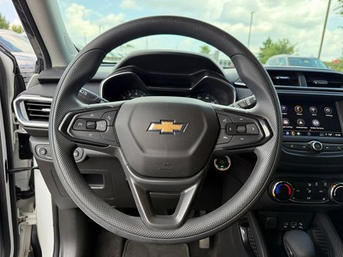 Used 2023 Chevrolet TrailBlazer LT FWD image 10