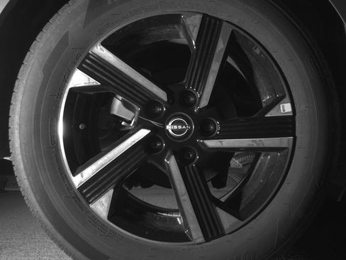 Used 2025 Nissan Sentra SV FWD image 15