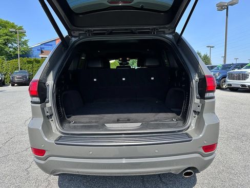 Used 2020 Jeep Grand Cherokee Altitude AWD/4WD image 43