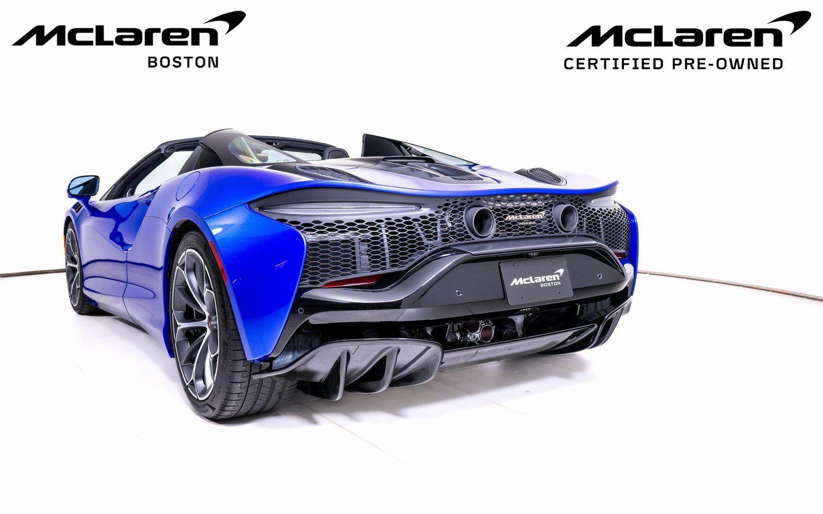 Used 2025 McLaren Artura Spider RWD image 12