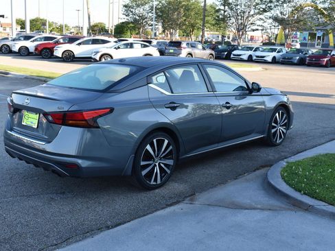 Used 2020 Nissan Altima 2.5 SR FWD image 10
