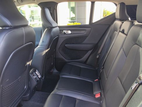 Used 2025 Volvo XC40 B5 Plus image 18