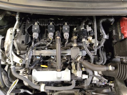 Used 2025 Nissan Versa SV FWD image 30