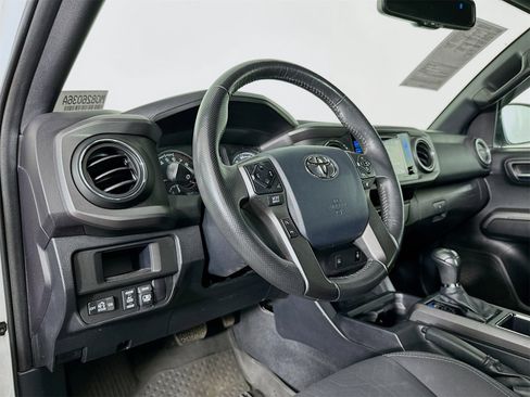 Certified 2017 Toyota Tacoma TRD Off-Road w/ Tow Package (A/T) image 9