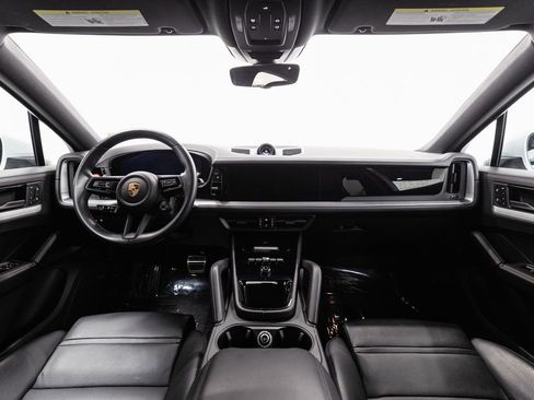 Used 2024 Porsche Cayenne S image 25