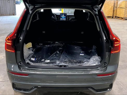 New 2026 Volvo XC60 B5 Plus w/ Protection Package Premier AWD/4WD image 9