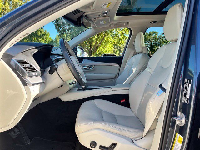 Used 2022 Volvo XC90 T5 Momentum w/ Climate Package FWD image 6