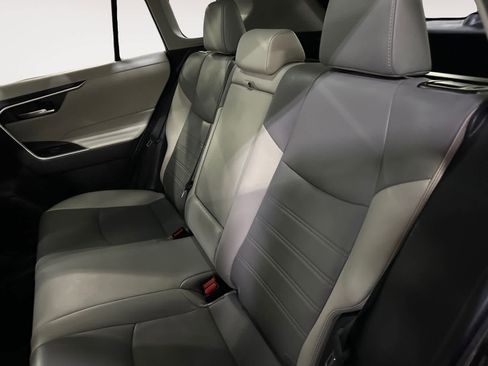 Used 2021 Toyota RAV4 XLE Premium image 17