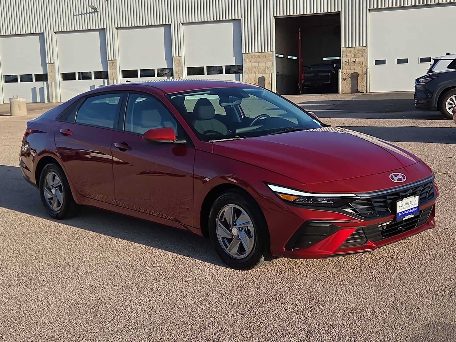 Used 2025 Hyundai Elantra SE FWD image 2