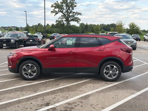 Used 2024 Chevrolet Blazer LT w/ Convenience Package AWD/4WD image 2