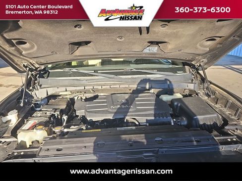 Used 2017 Nissan Titan SV image 21