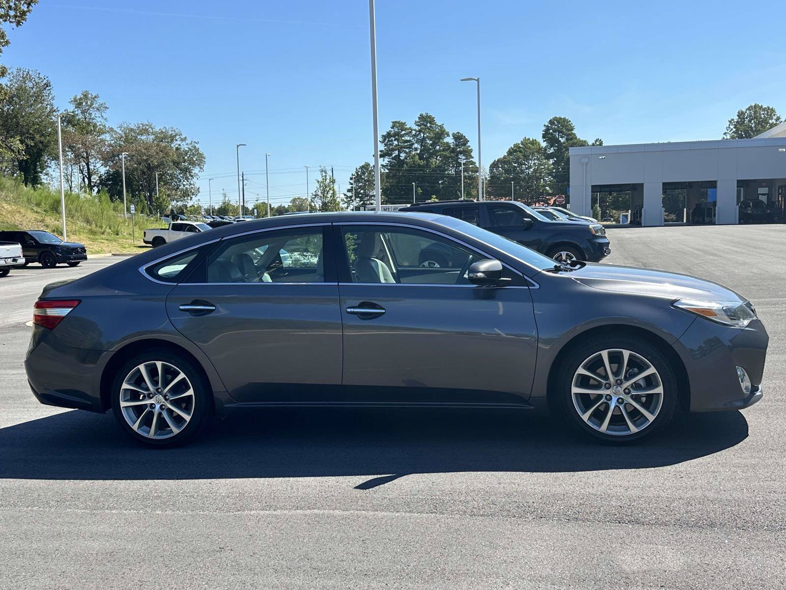 Used 2014 Toyota Avalon XLE Touring FWD image 27