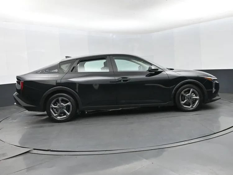 Used 2025 Kia K4 FWD image 4